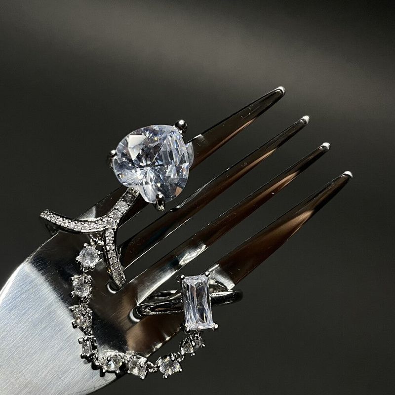 0028 Rhinestone nail chained ring