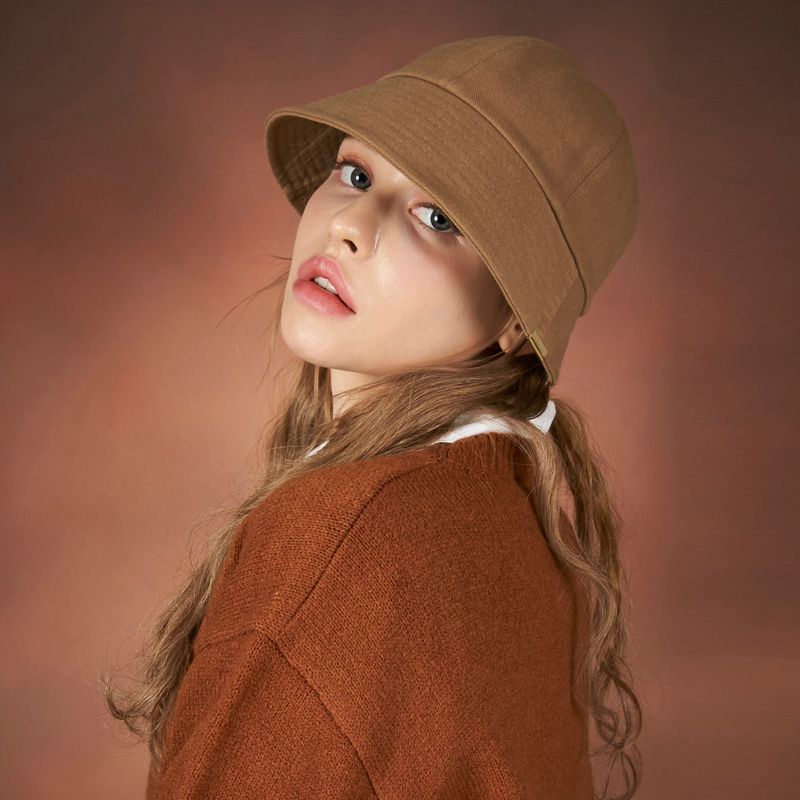 Metal tip bell hat