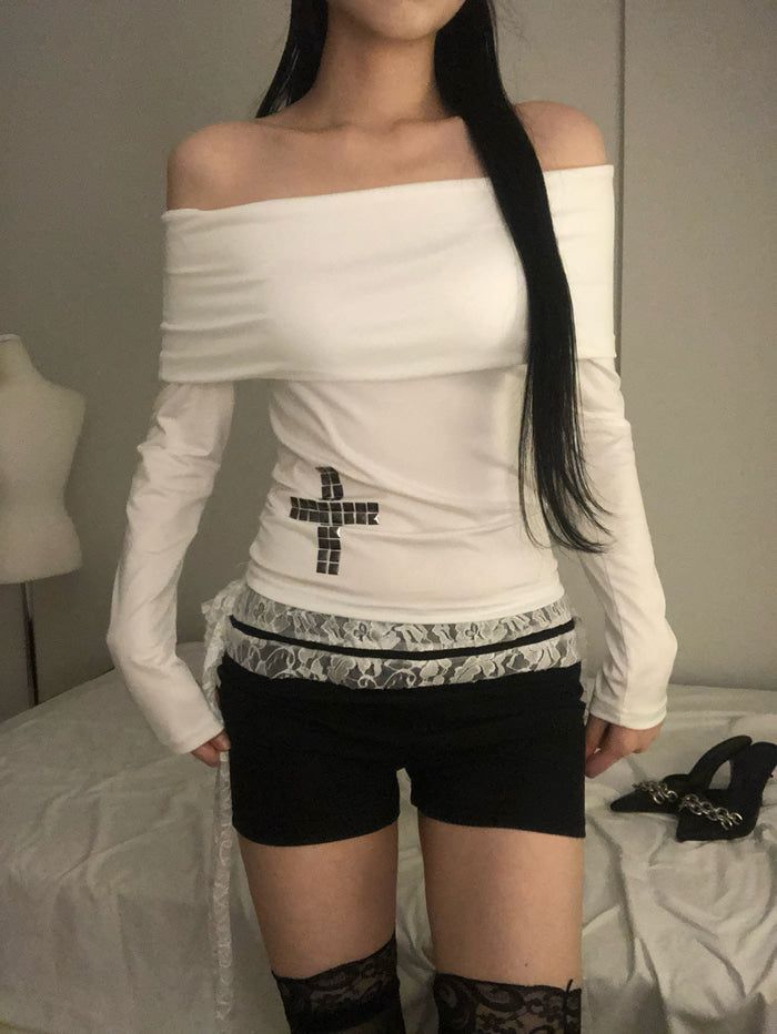 onthenextpage（オンザネクストページ）の「Crystal Stud Cross Off-Shoulder T（Tops）」
