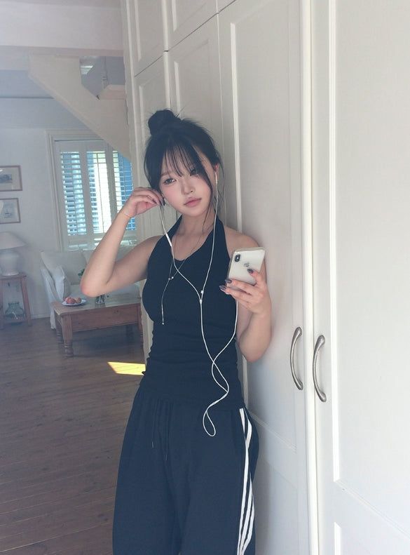 Kure Plain Halter Long Sleeveless