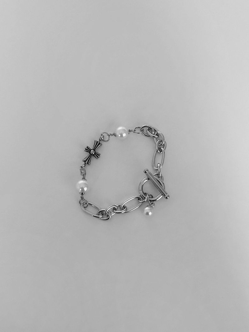 OFUSE（オヒューズ）の「パールドロップブレスレット (cross)（アクセサリー）」