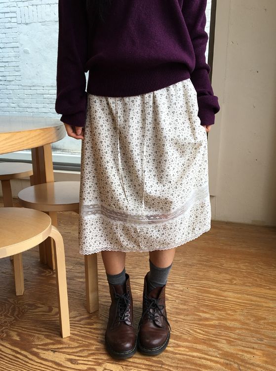 BAON（バオン）の「エコジ ヴィンテージ フラワー レース バンディング ミディ スカート（スカート）」