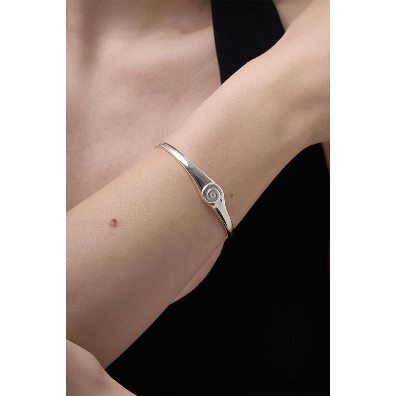 B.006/SHELL BANGLE BRACELET