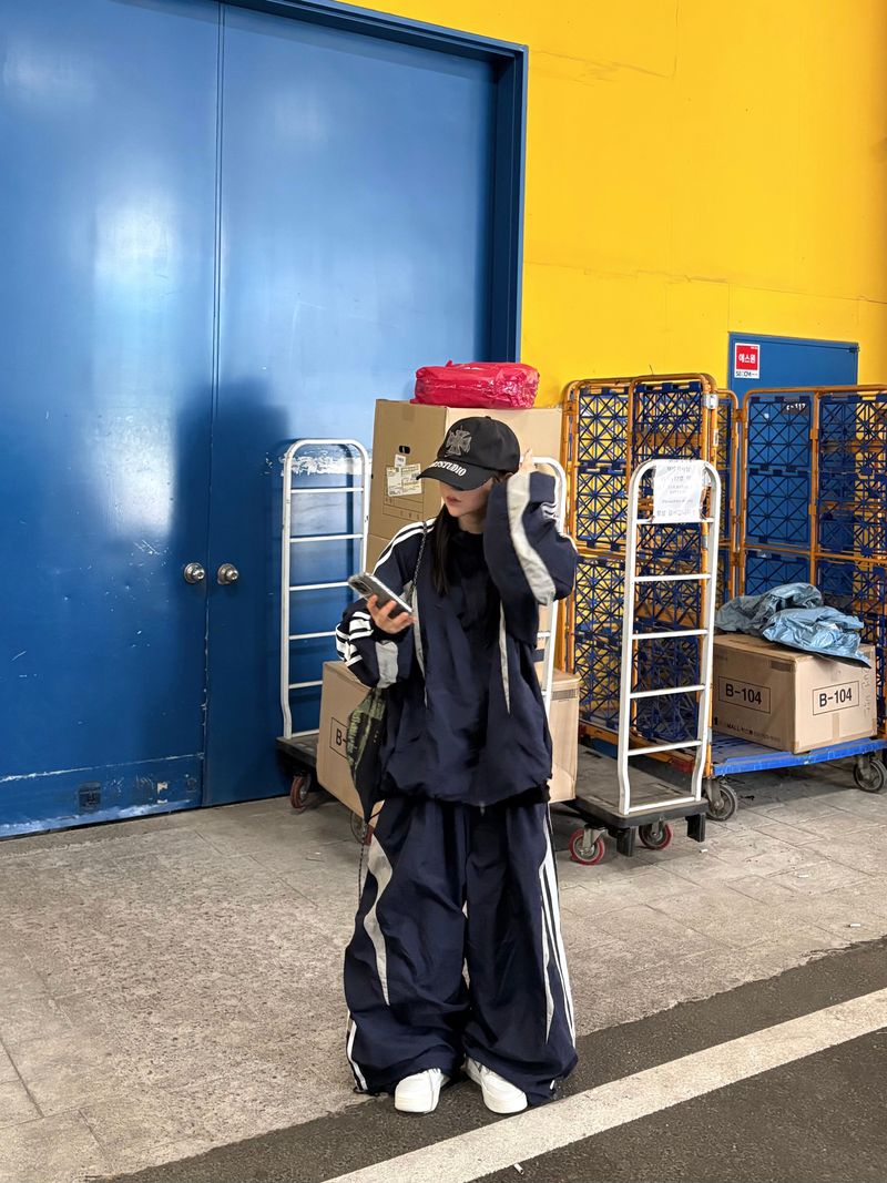 sweep mesh windbreaker