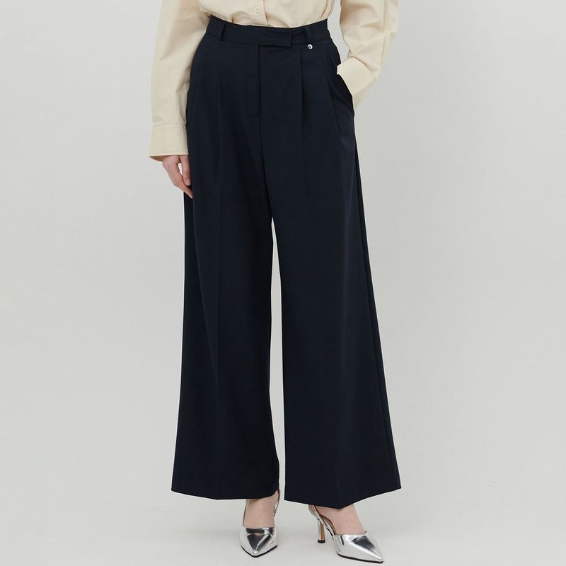 AWE BORN US（アボンアス）の「TAILORED DOUBLE PLEATED SLACKS [NAVY]（Pants）」