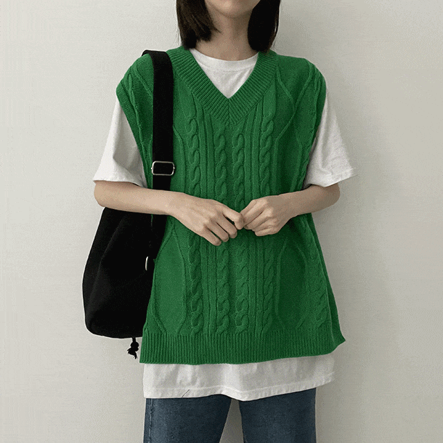 hijjoo（ハイチュー）の「エッチツイストVニットベスト（トップス）」