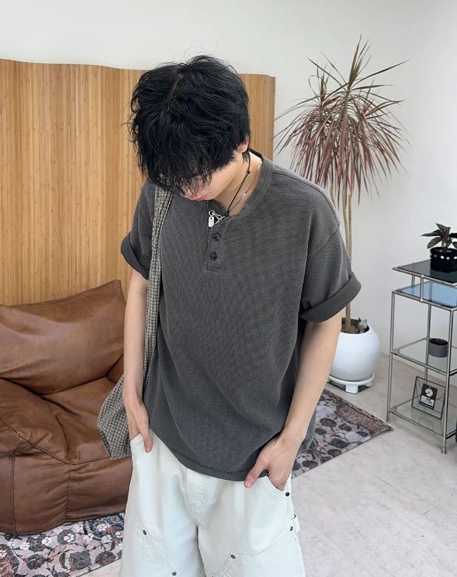SATIIIZ（サティーズ）の「Sadi Pigment Waffle Henley Neck Short Sleeve Tee（Tops）」