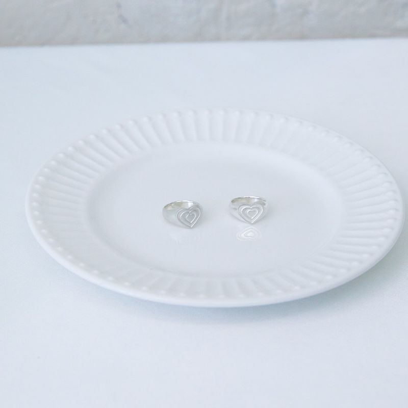 puffy double heart ring matt texture.