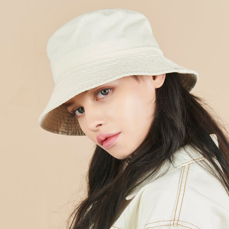 Monogram Label Pigment Bucket Hat white