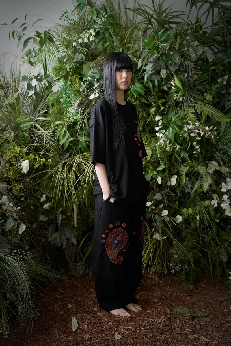 PAISLEY PRT. CUT-OUT 1/2 TEE (Black)
