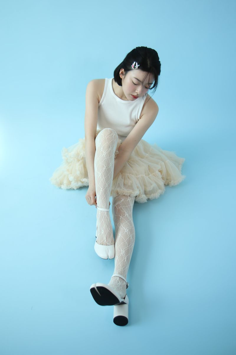 dia flower lace fishnet tights (ivory)