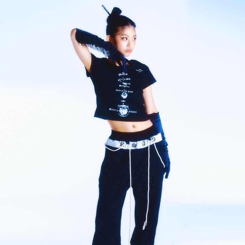 222 Basic logo crop t - Black