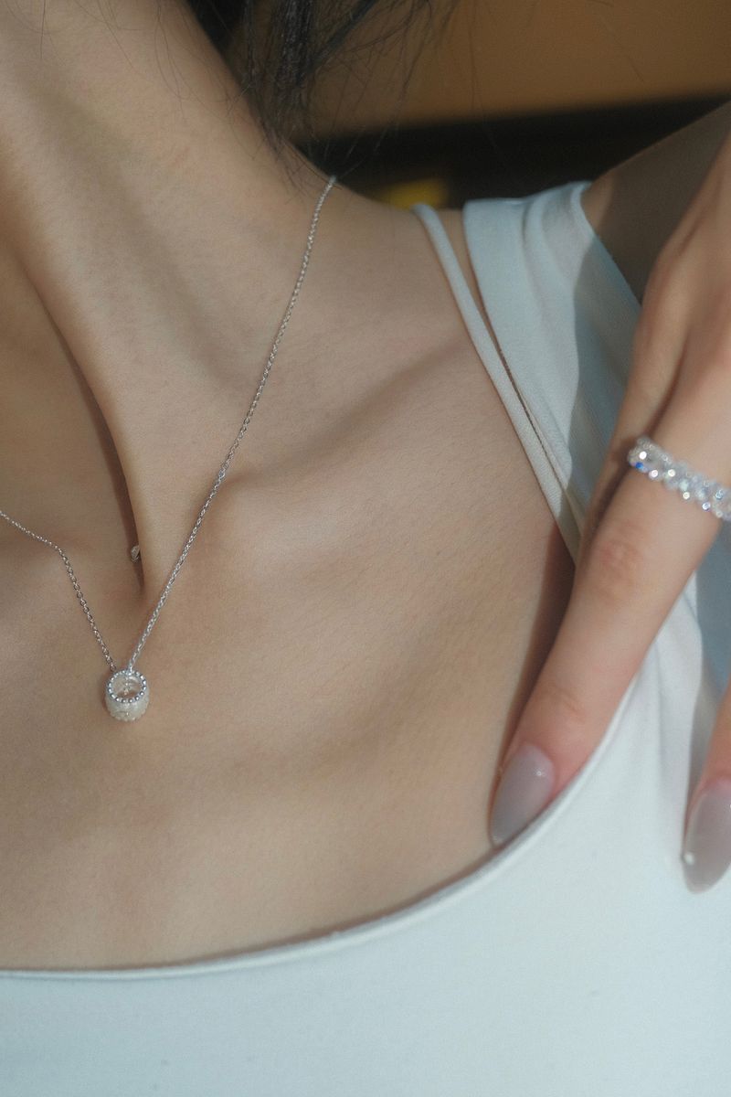 SPARKLE CYLINDER NECKLACE