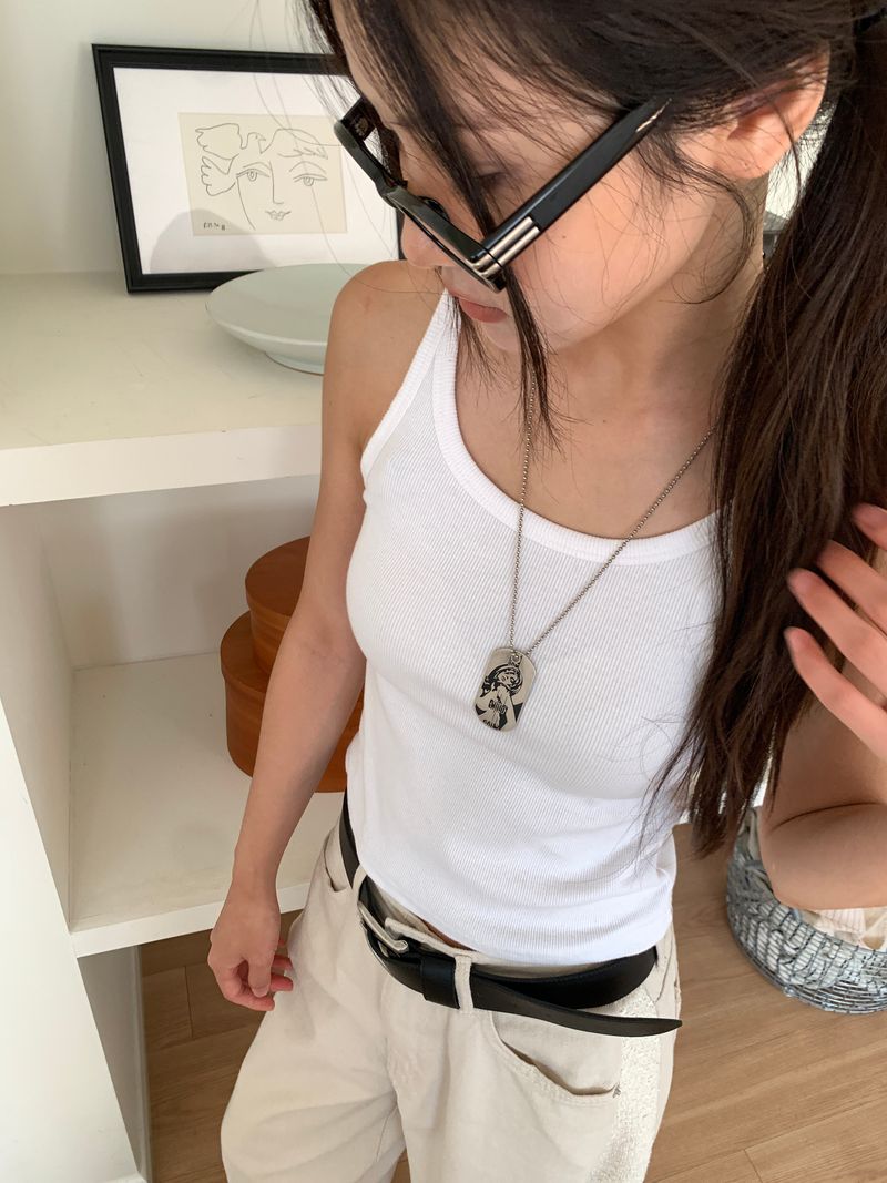 NEEDS SLEEVELESS (4C)