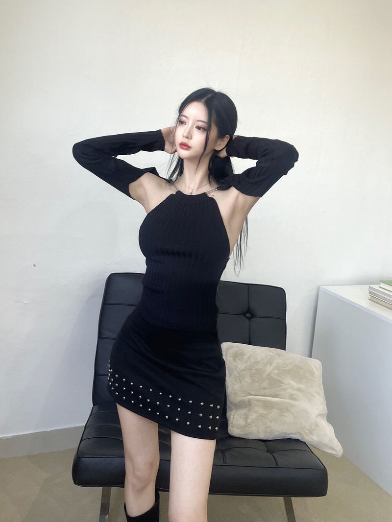 761. Chain slit backless T (2color)