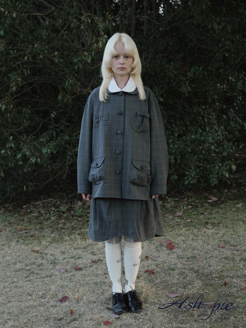 AW25 Loose coat with doll collar