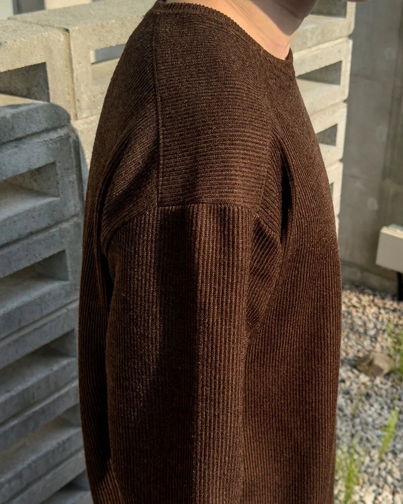 Roen wide cut shoulder knit