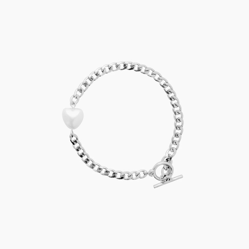 HAWHA(ハワ)の「Heart Pearl Toggle Bar Bracelet(Accessories)」