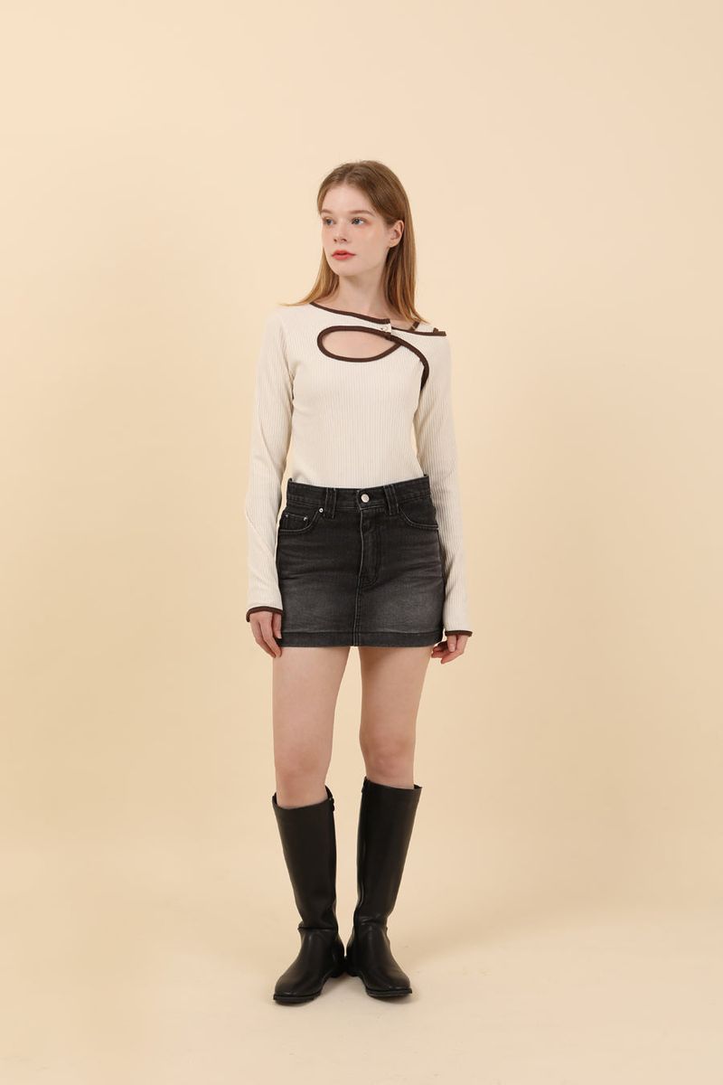 Line Contrast Slim T-shirt Beige