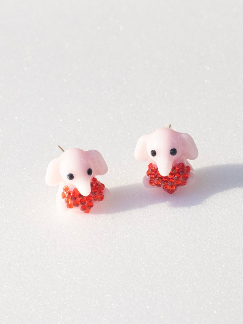 ODDiTEETH（オディティース）の「ハートピンクエレファントピアス（アクセサリー）」