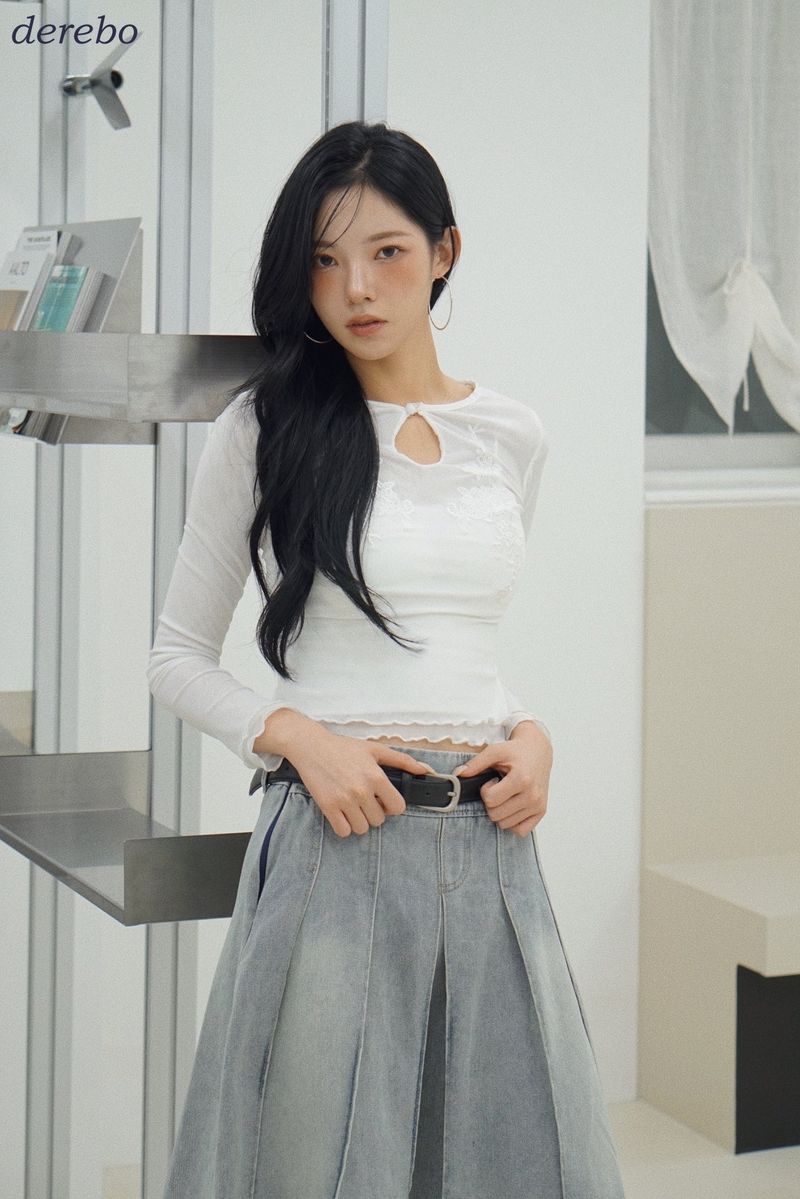 embroidered white lace long-sleeved T-shirt