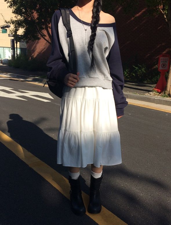 Tran Off-Shoulder Raglan Sweatshirt