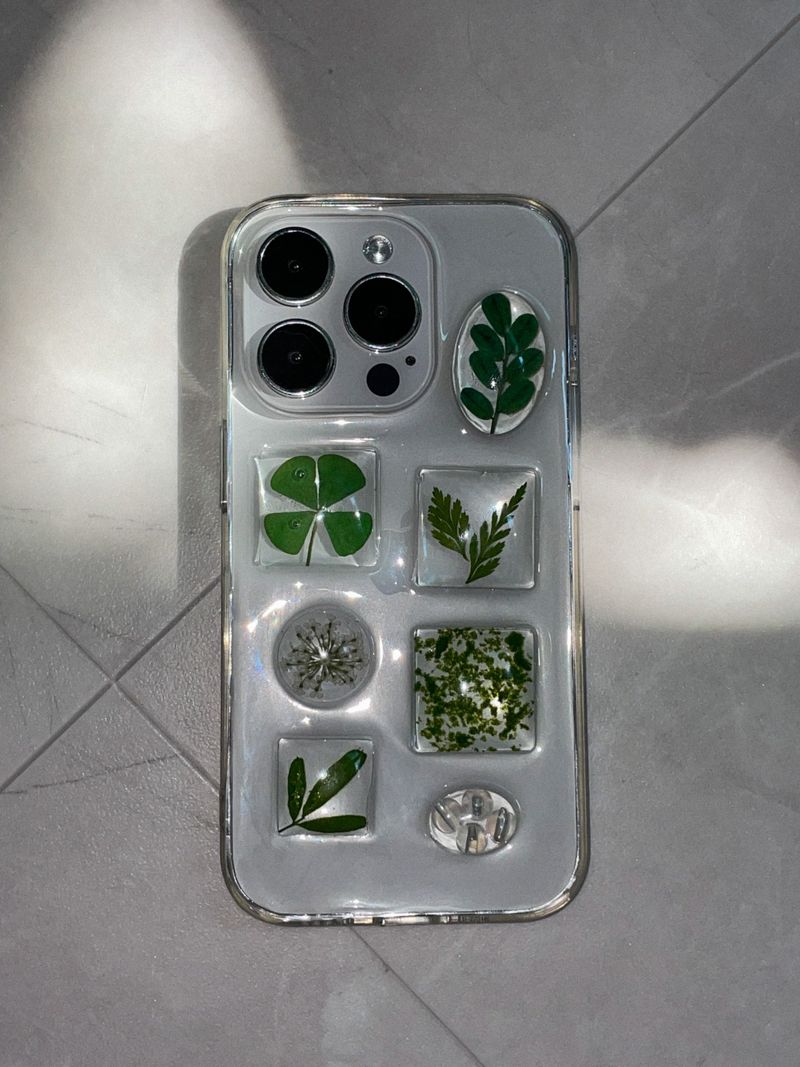  [made] Plant Book Clover Leaf Phone Case