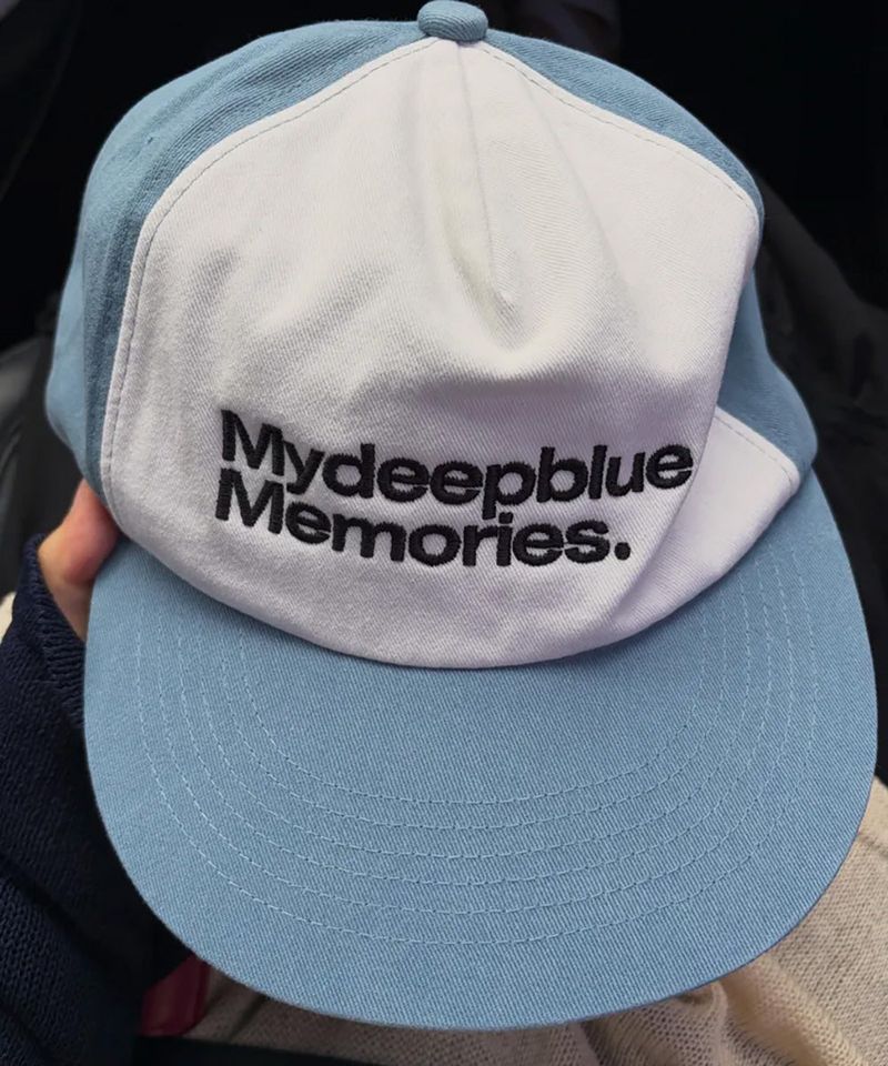 MYDEEPBLUEMEMORIES(マイディープブルーメモリーズ)の「(5 PANEL)MM COLOR SCHEME TEXT CAP_8 Colors(Hats)」