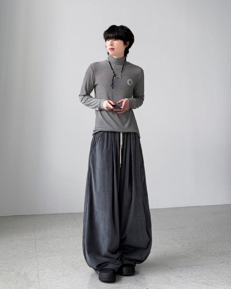 Bowl Pintuck Corduroy Pants