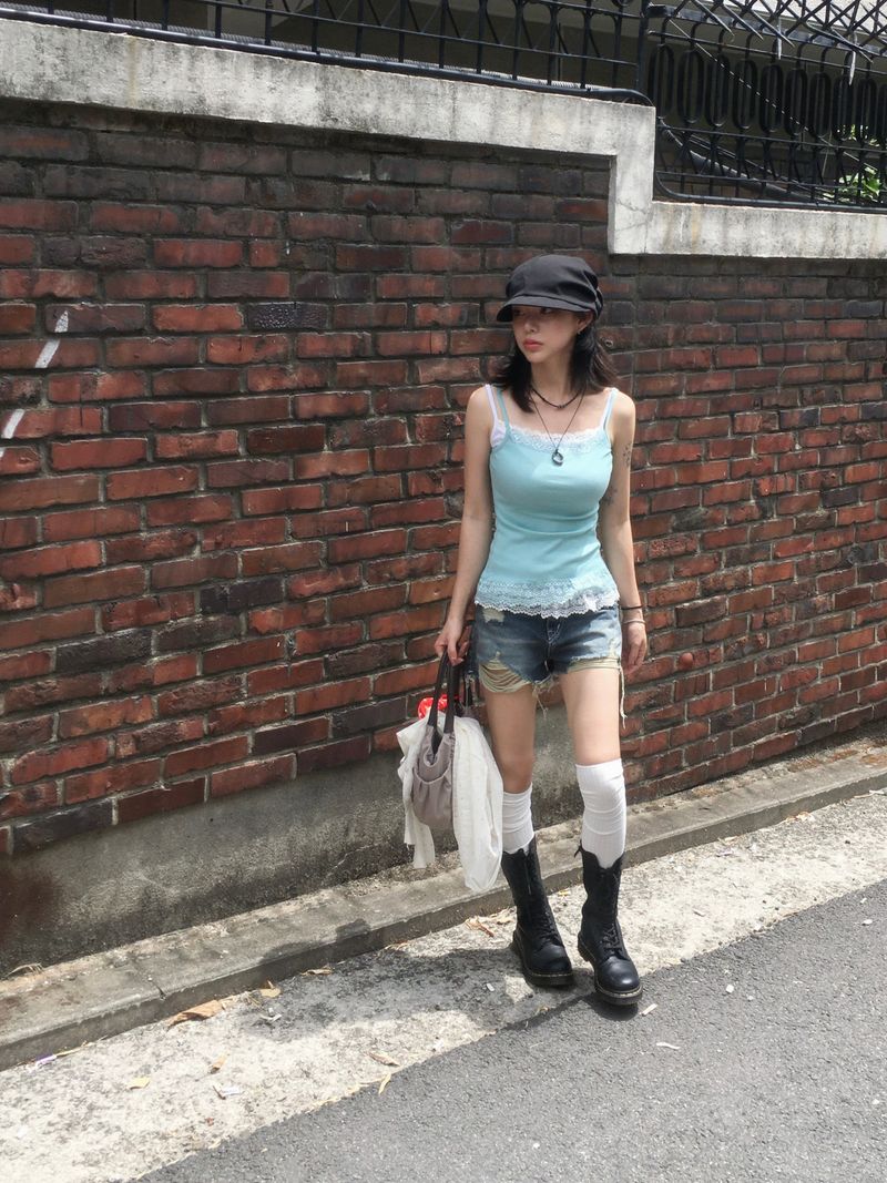 Distressed Washed Denim Hot Pants (3c)