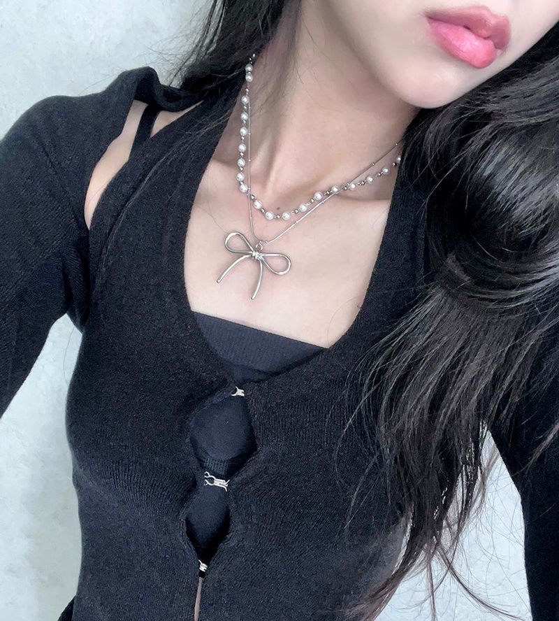 Ribbon point necklace