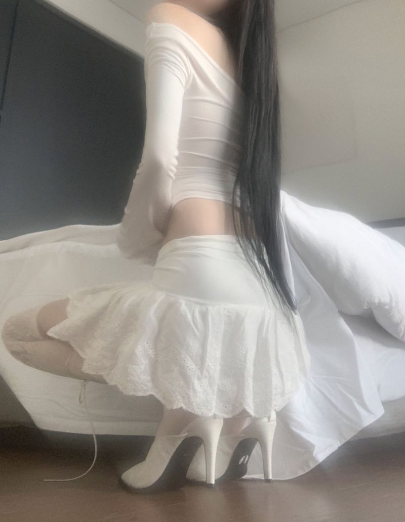 Hansel lace punching skirt