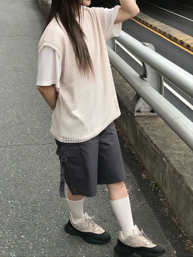 Follow round vest