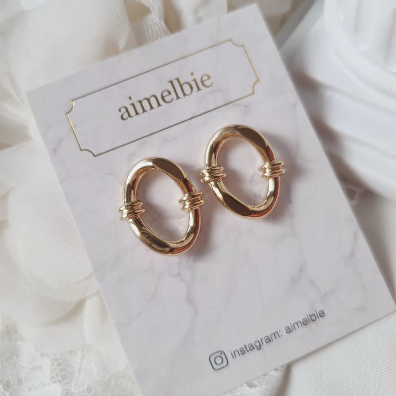 Knotted Oval Ring Piercing - Gold
