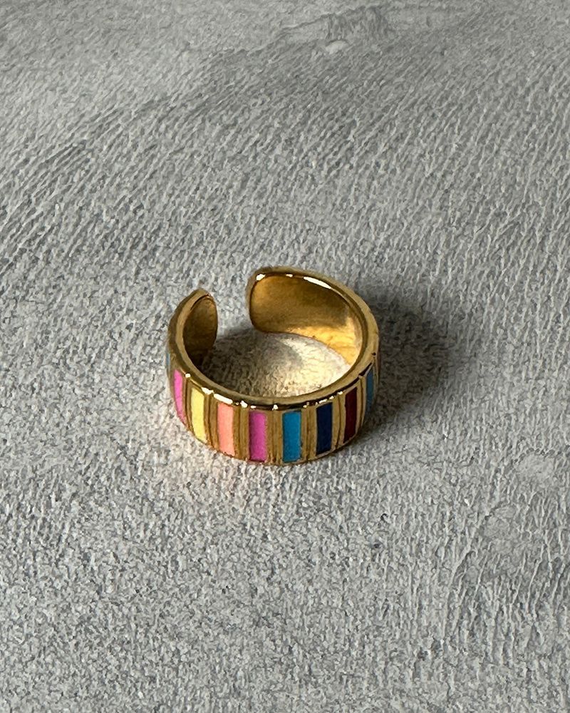 Vivid open ring