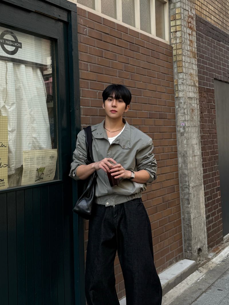 Dart shoulder blouson