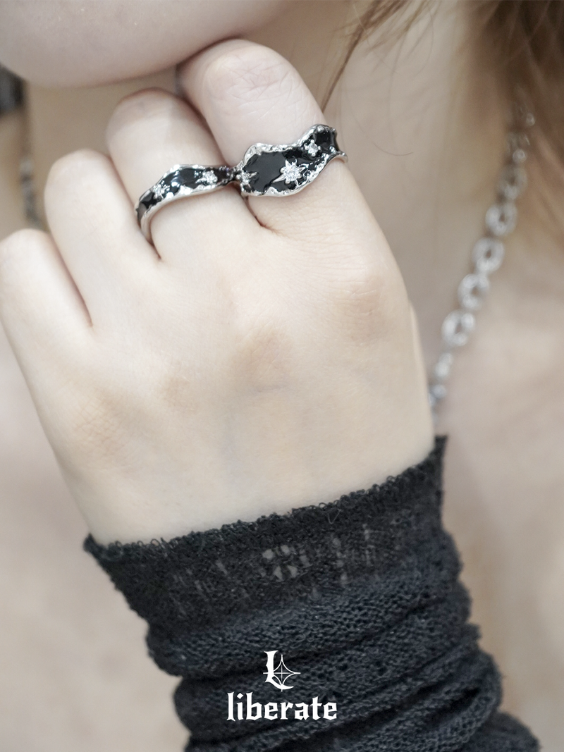 Black Star Cubic Ring