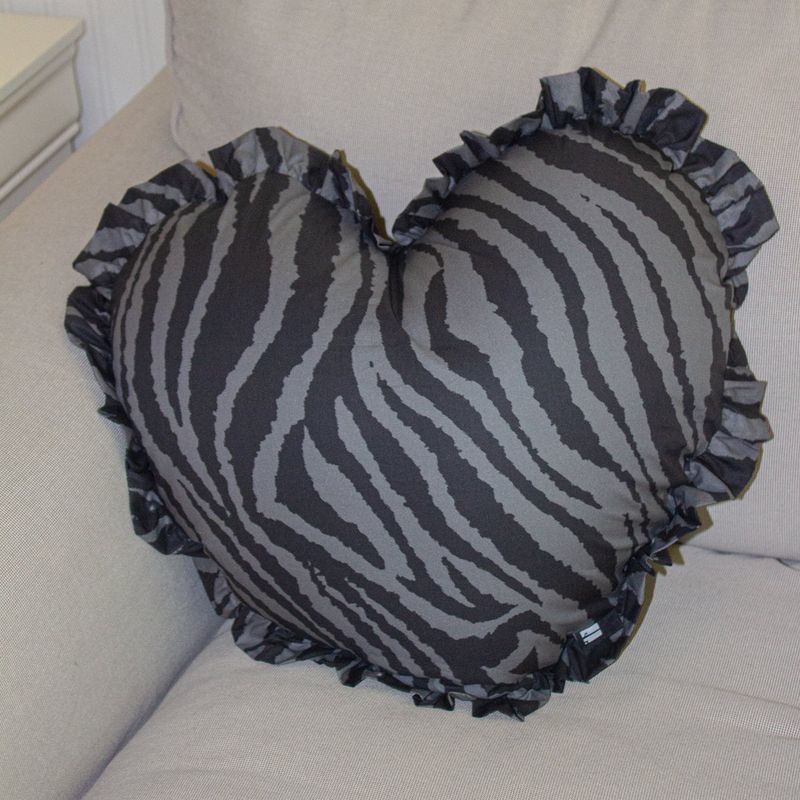 Heart Frill Cotton Cushions