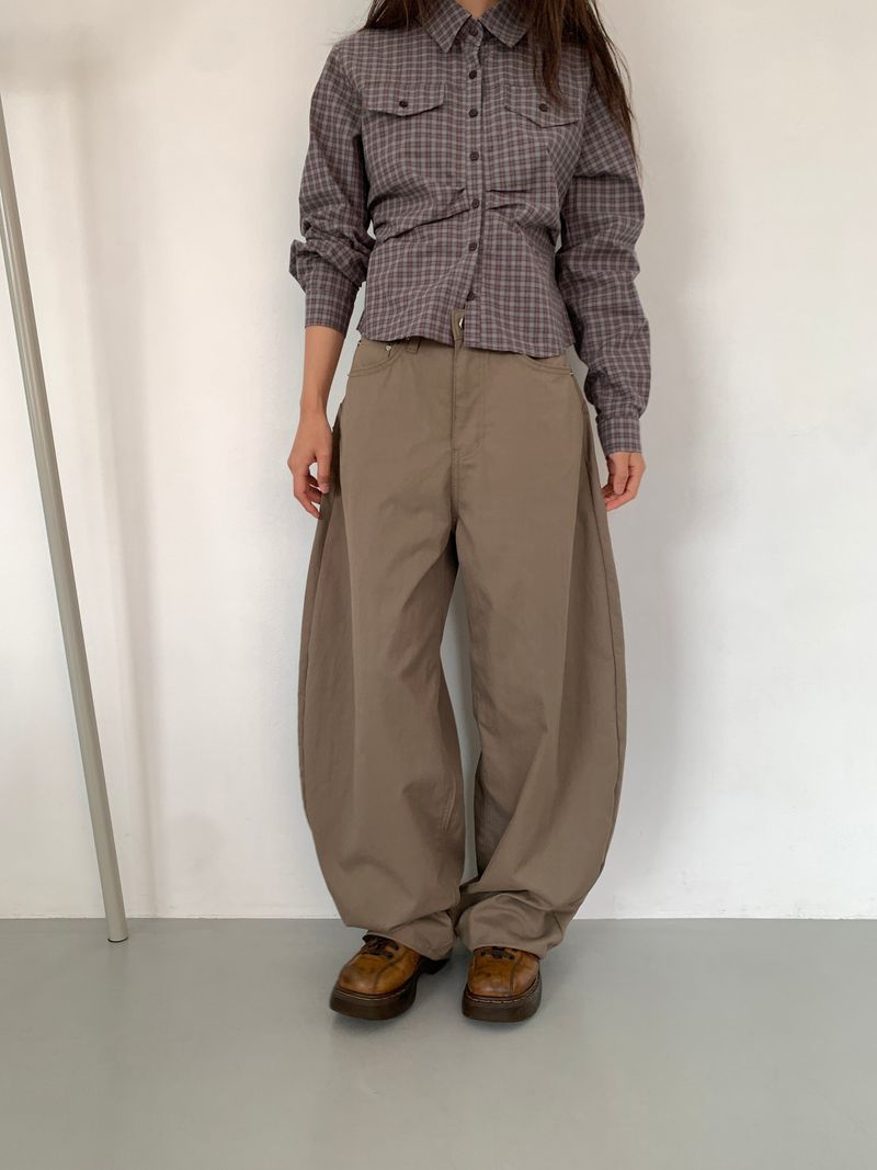 EMBO BACK BIJO CURVED PANTS (3C)
