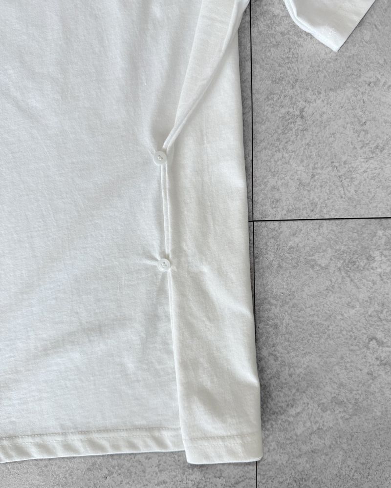 SLOW BUTTON OFF-SHOULDER T-SHIRT