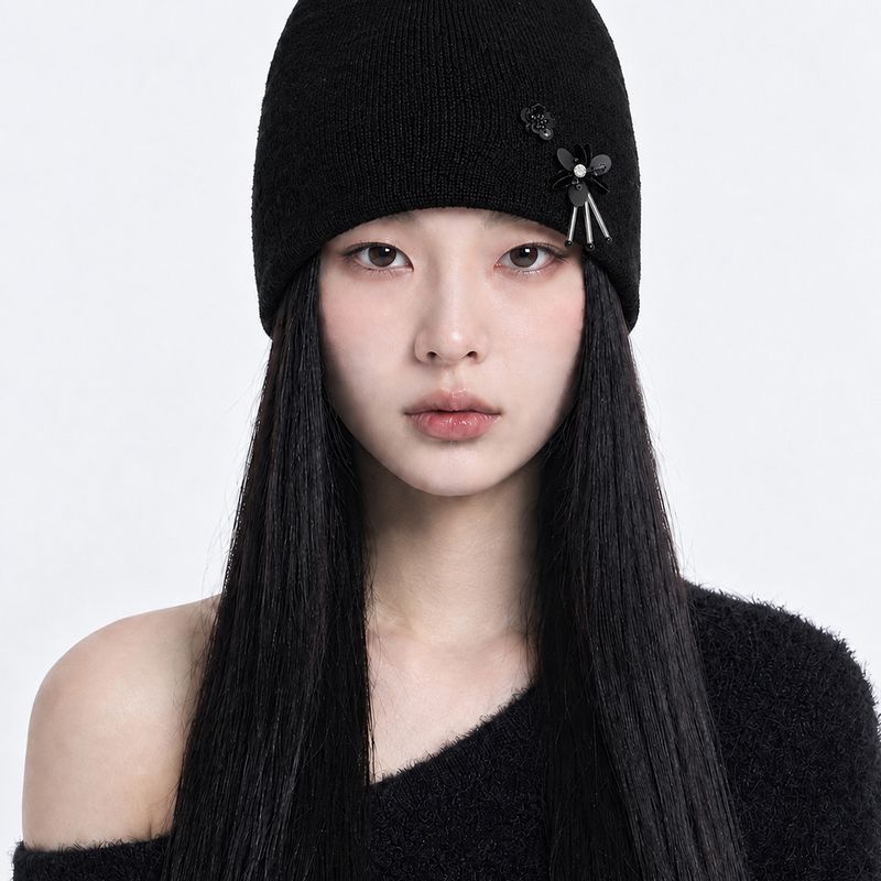OTHER-worldly（アザーワールドリー）の「Drop Spangles Knit Beanie [Black]（Hats）」