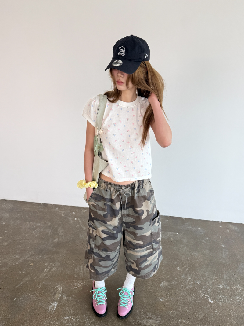 flowery shirring crop T