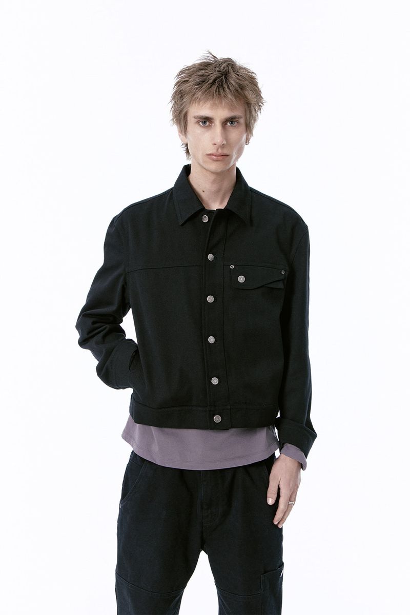 (BASE) CROP DOUBLE FLAP TRUCKER (BLACK)