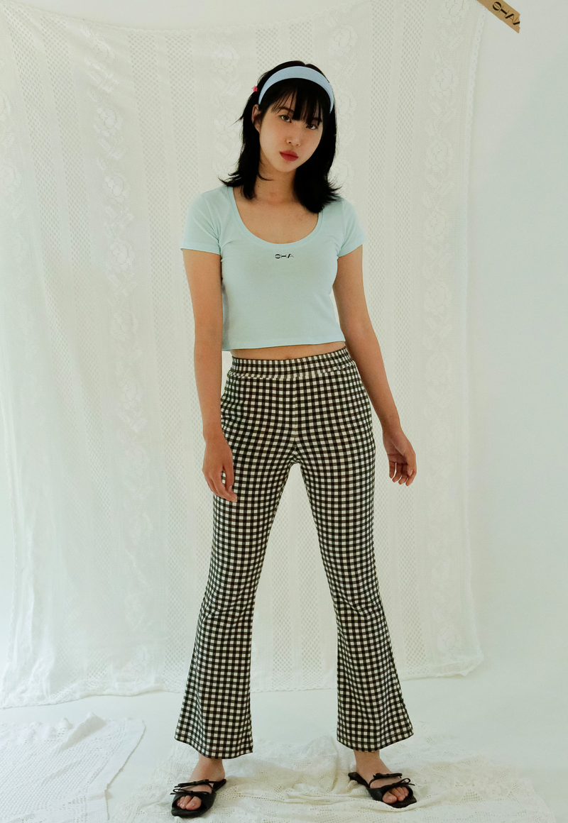 SHAKIRI（シャキリ）の「SHA LOGO CROPPED T-SHIRT _(3colors)（Tops）」