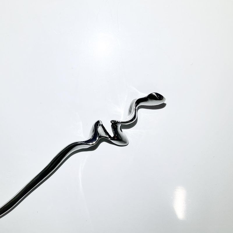 [IVE Gaeul] Silver geometry ornamental hairpin