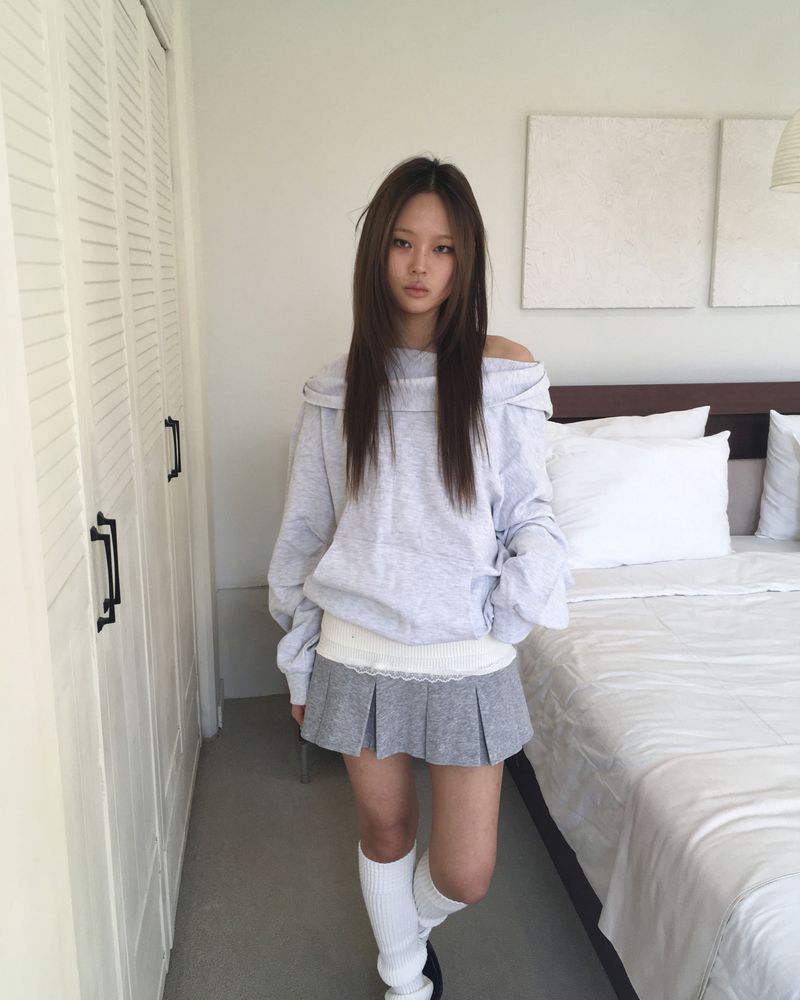 Lace pleated skirt