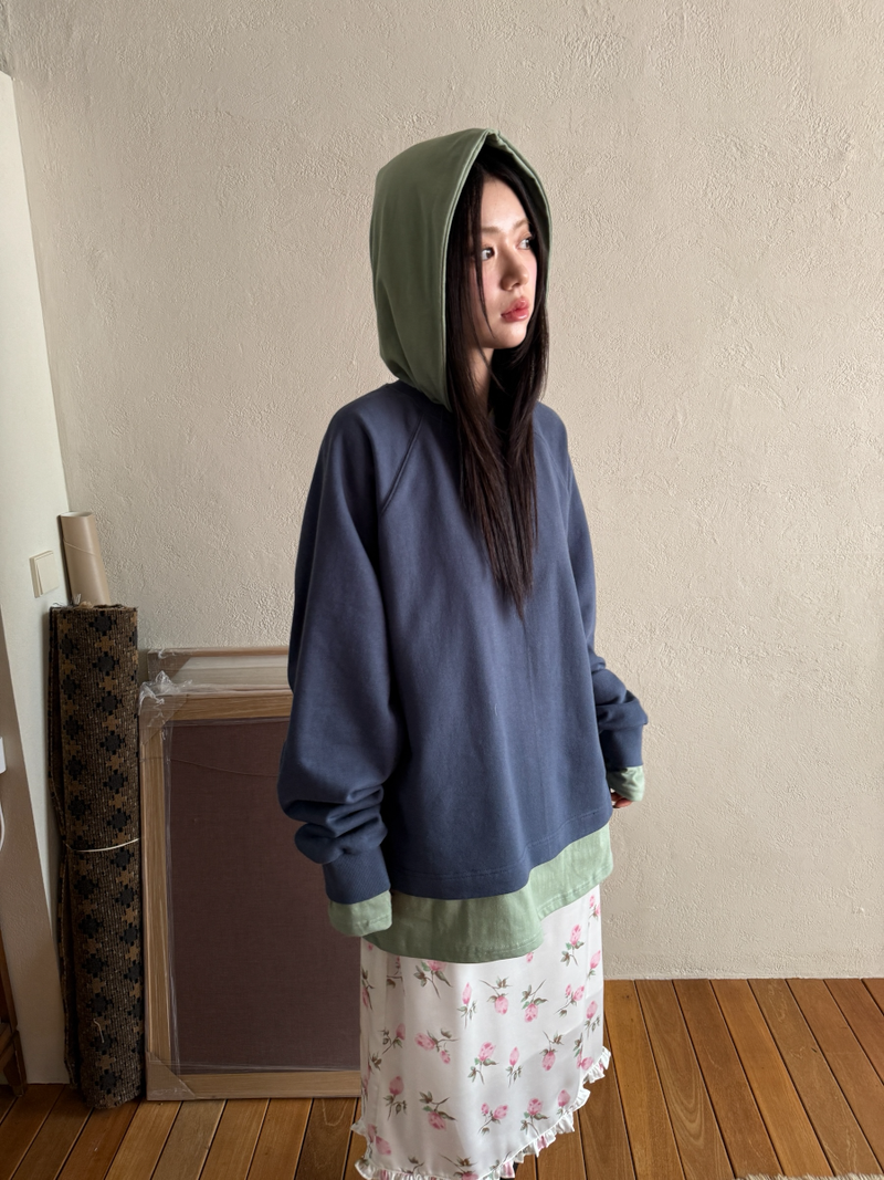 another language(アナザーランゲージ)の「boxy raglan crop sweatshirt (Tops)」