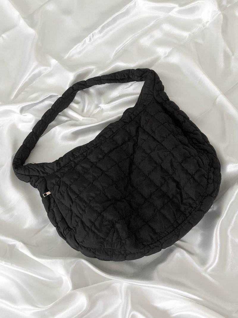 Pompom quilting shoulder bag