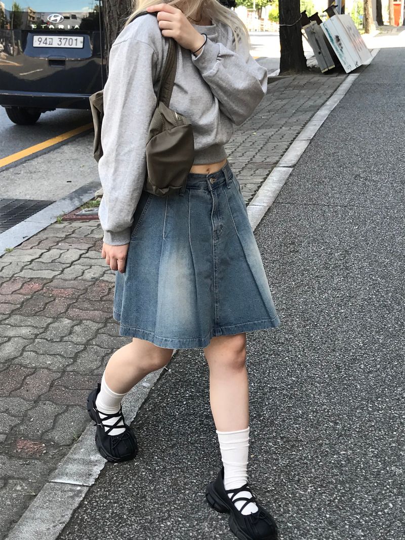 Mickey two tuck mini skirt