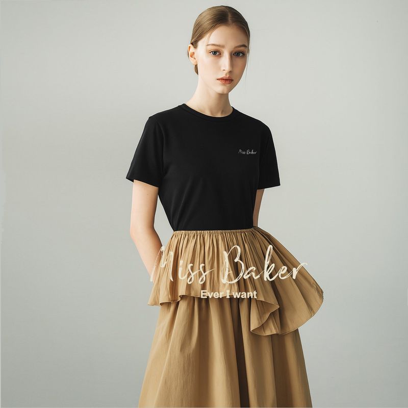 Miss Baker（ミスベイカー）の「スモールロゴTシャツ ブラック（トップス）」